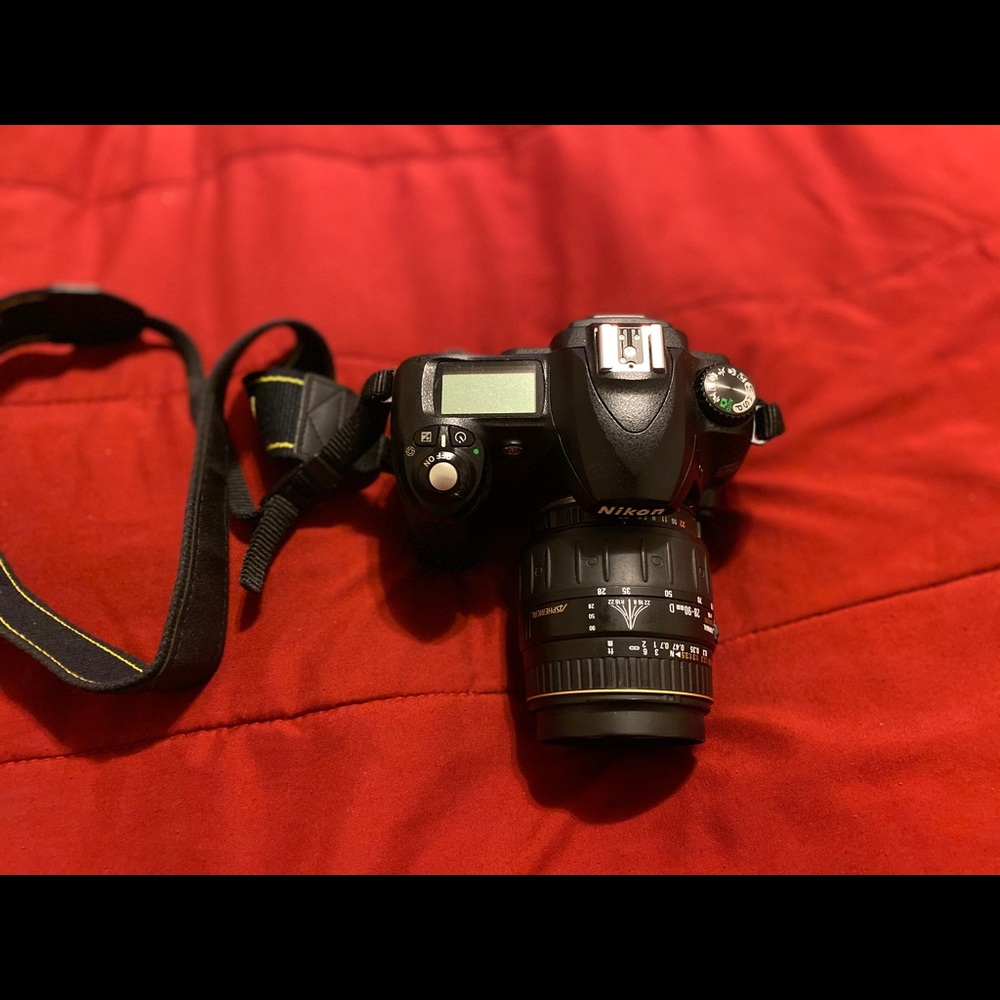 Camera (Nikon) - Picture 3 of 3